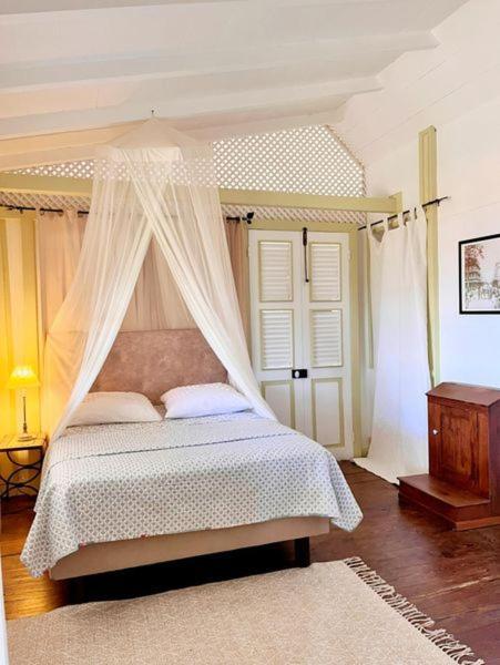 Habitation La Reine Du Camp Chambres D'Hotes Saint Claude Bagian luar foto